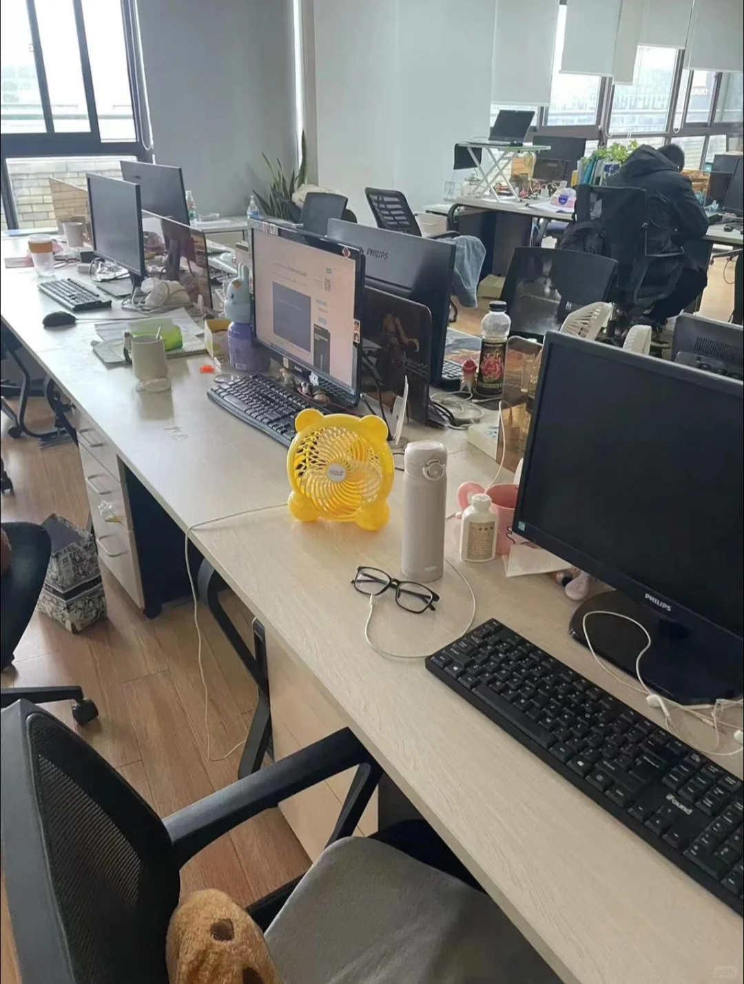 招人招人，轻松文员！！！早九晚五