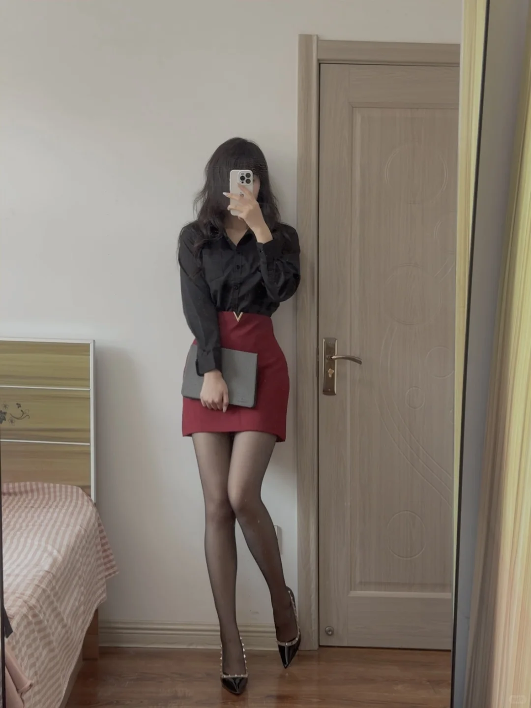 穿不腻的黑红配色