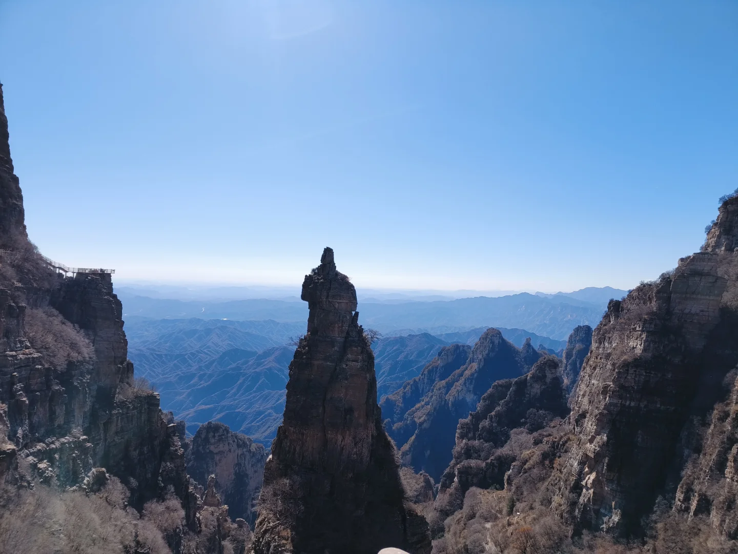 小博美征服白石山
