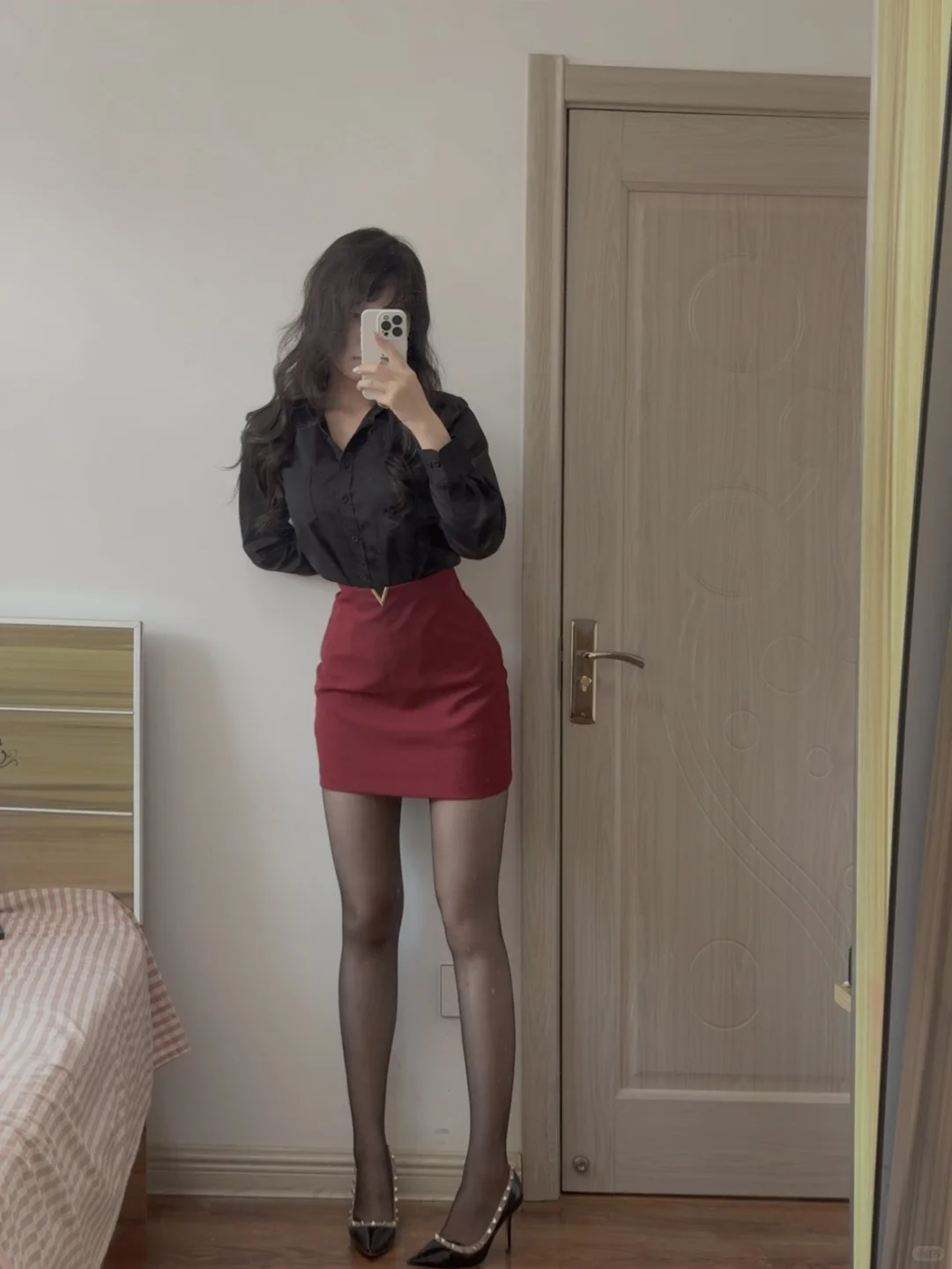 穿不腻的黑红配色