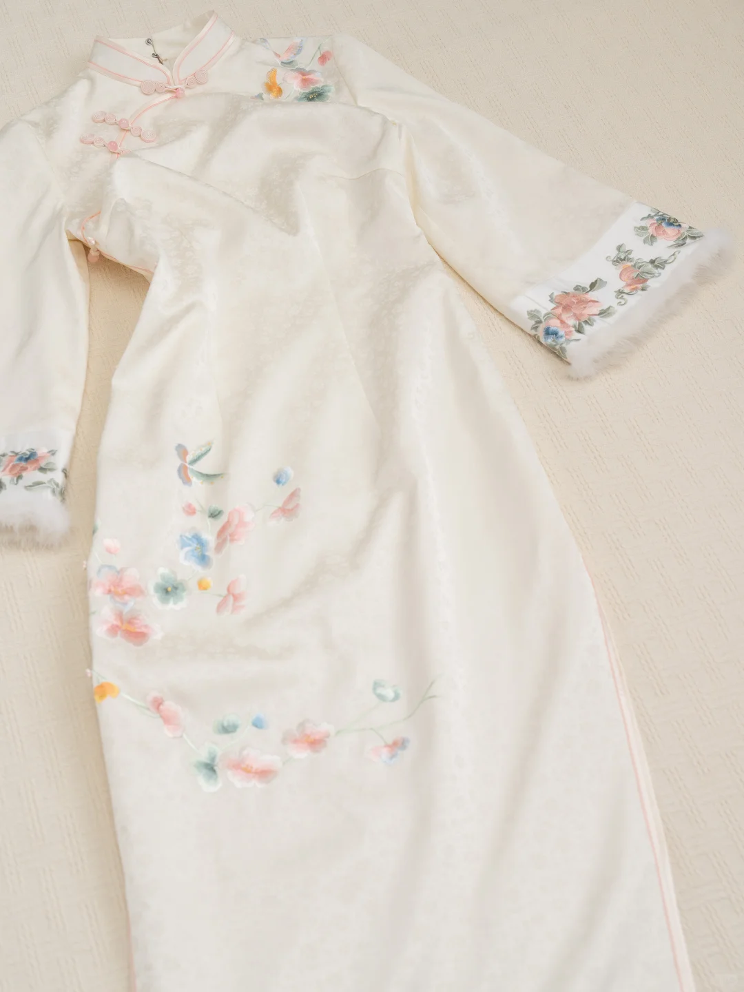 做了一件古典的倒大袖旗袍！好温油～