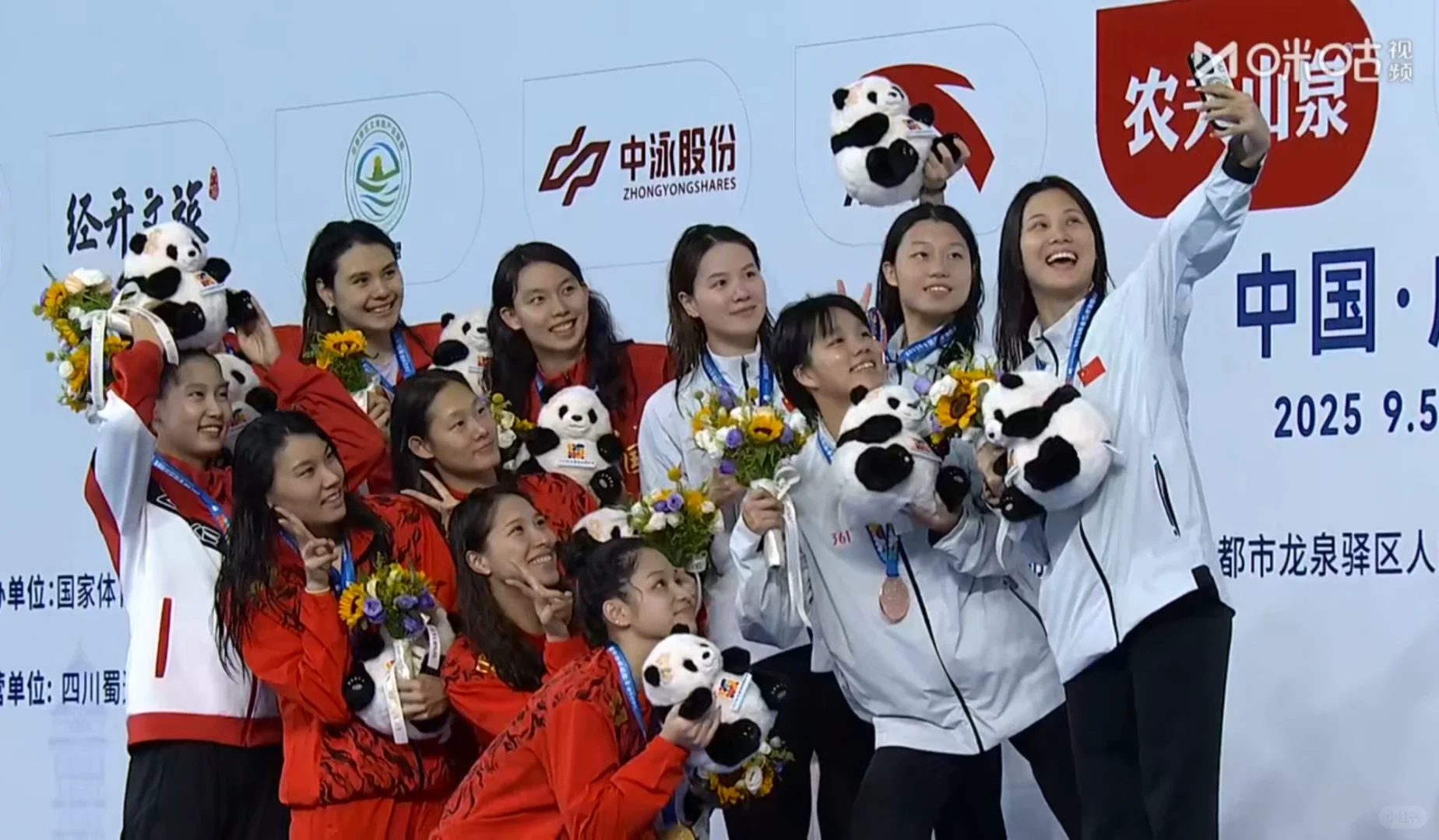 浙江泳军 接力王者🥇恭喜女孩们！