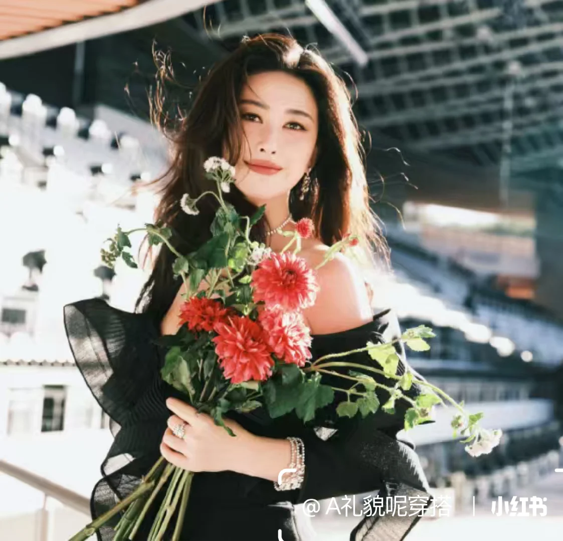 被41岁朱珠的“体面”穿搭惊艳