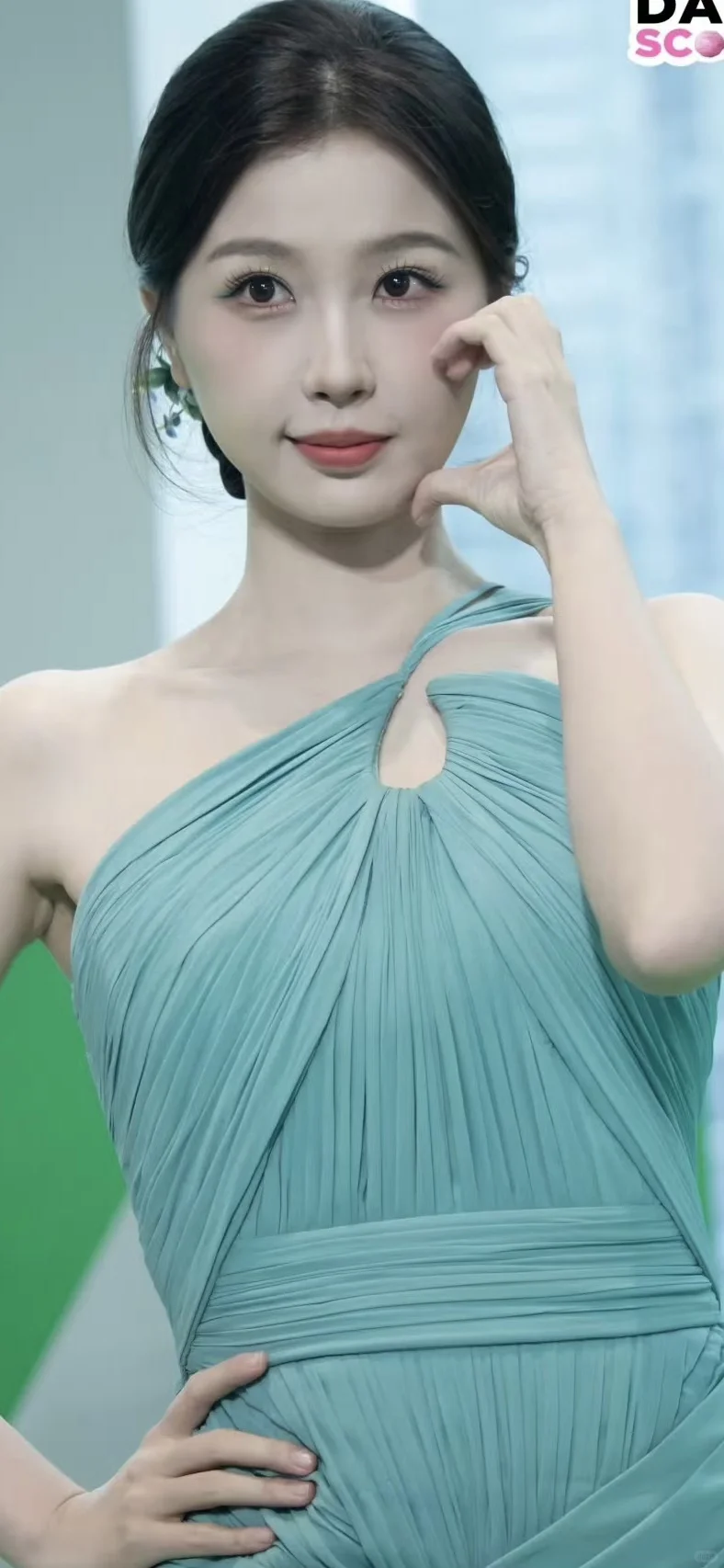 虞书欣 骨相美气质好好 美的