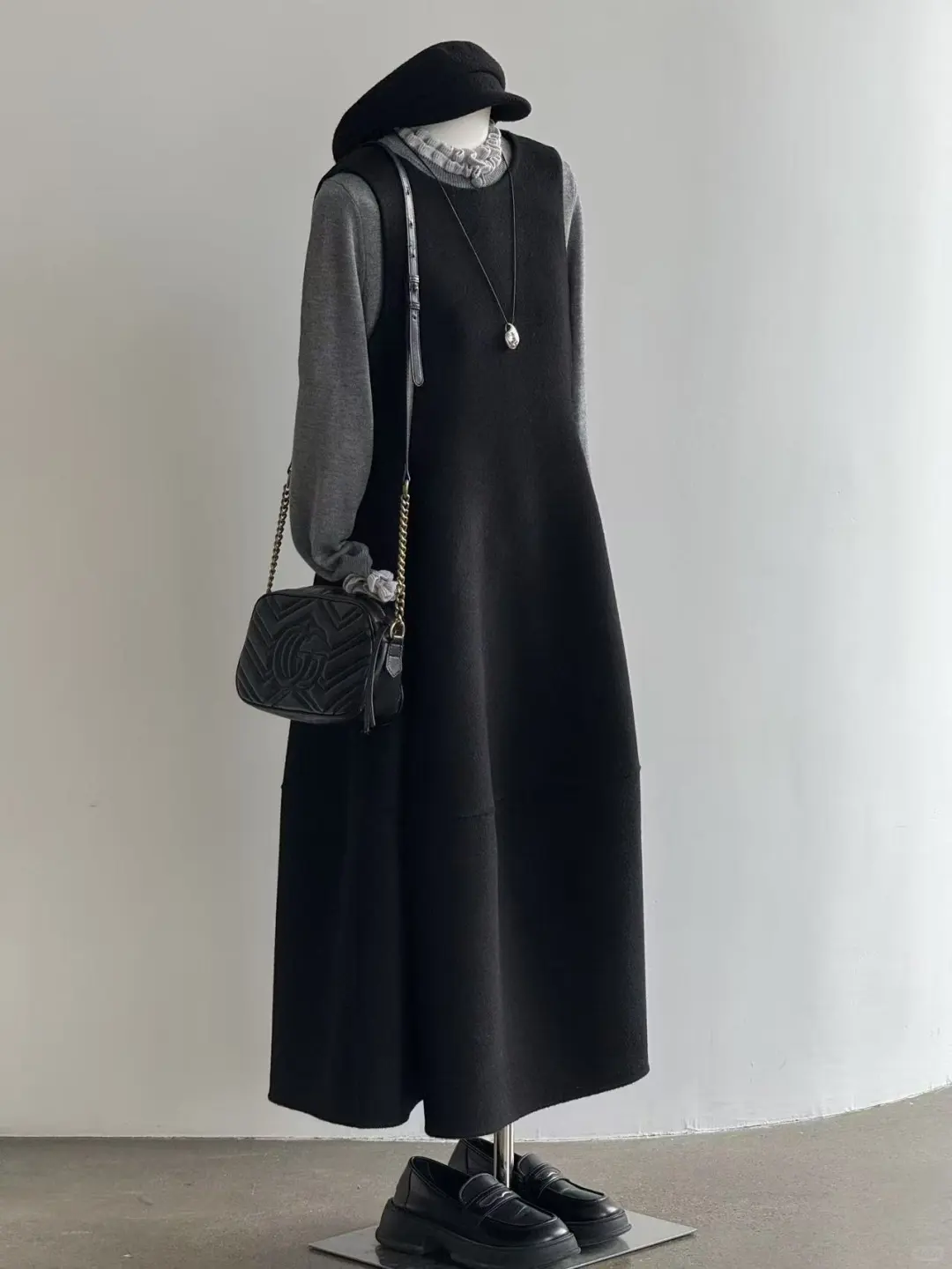 秋冬就爱穿背心裙🖤小黑裙的氛围感绝了