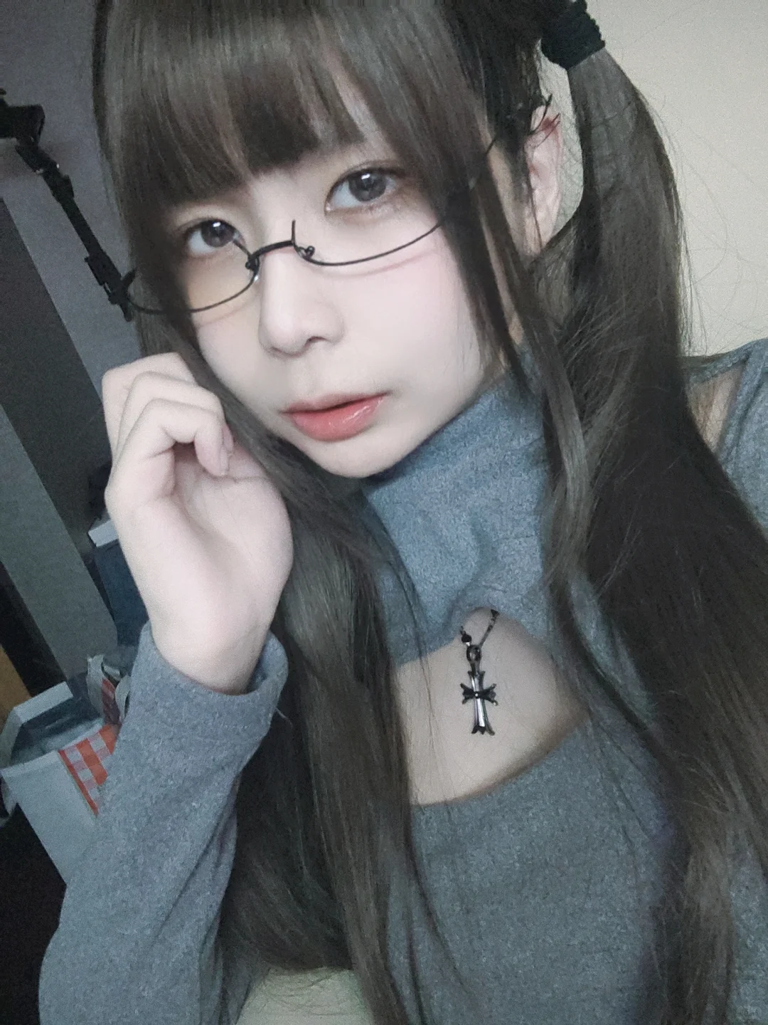 这次又是土土眼镜双马尾