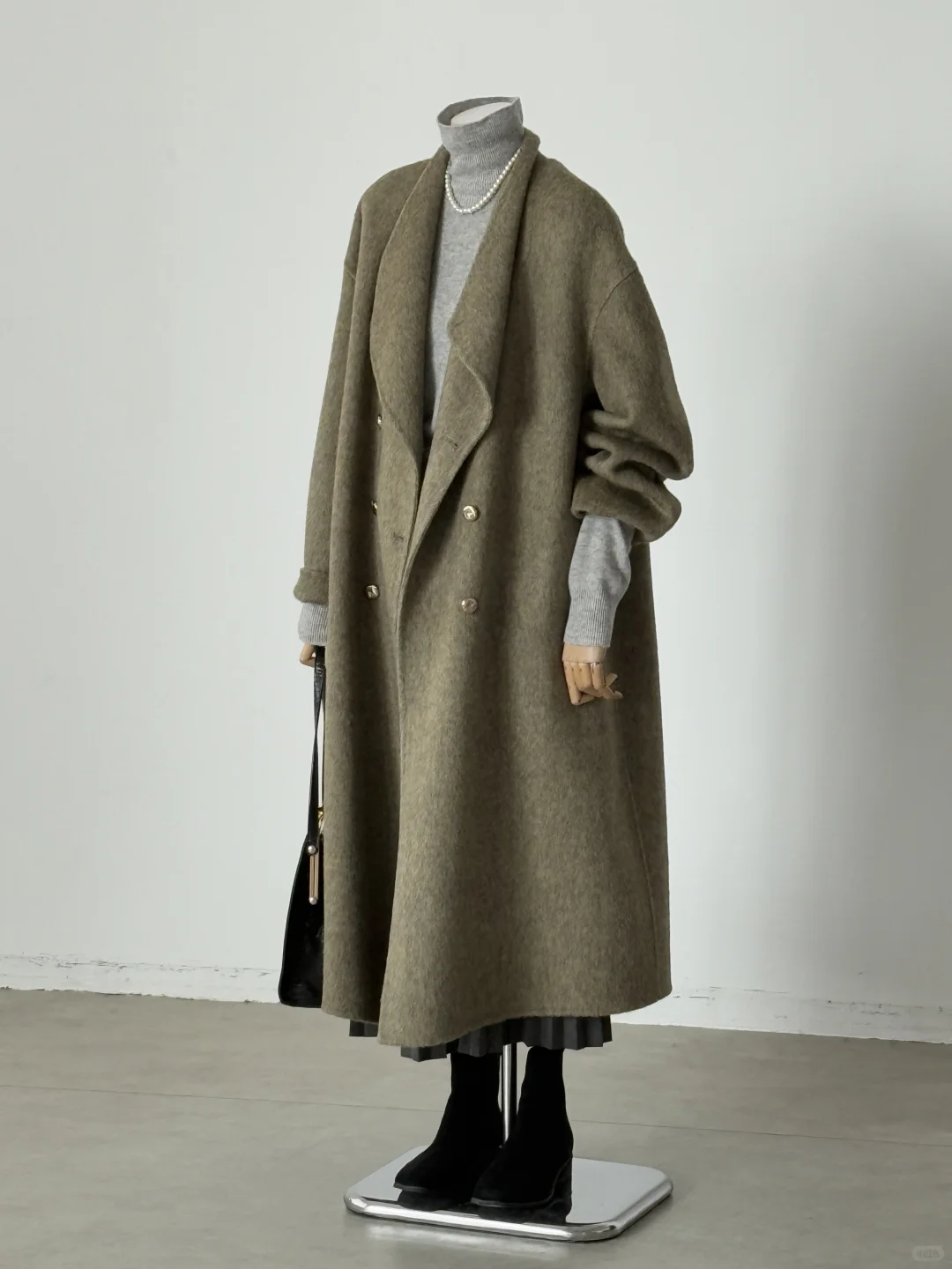 这件橄榄绿大衣的慵懒感~早八晚五很解压