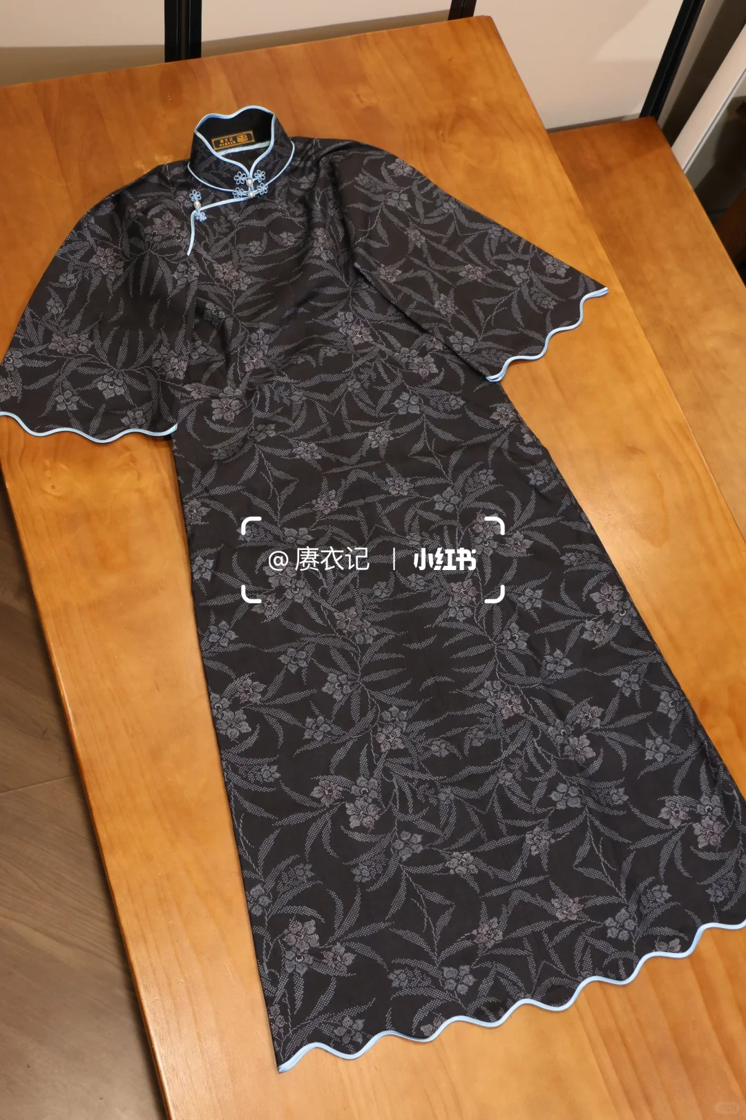 可可爱爱的倒大袖旗袍