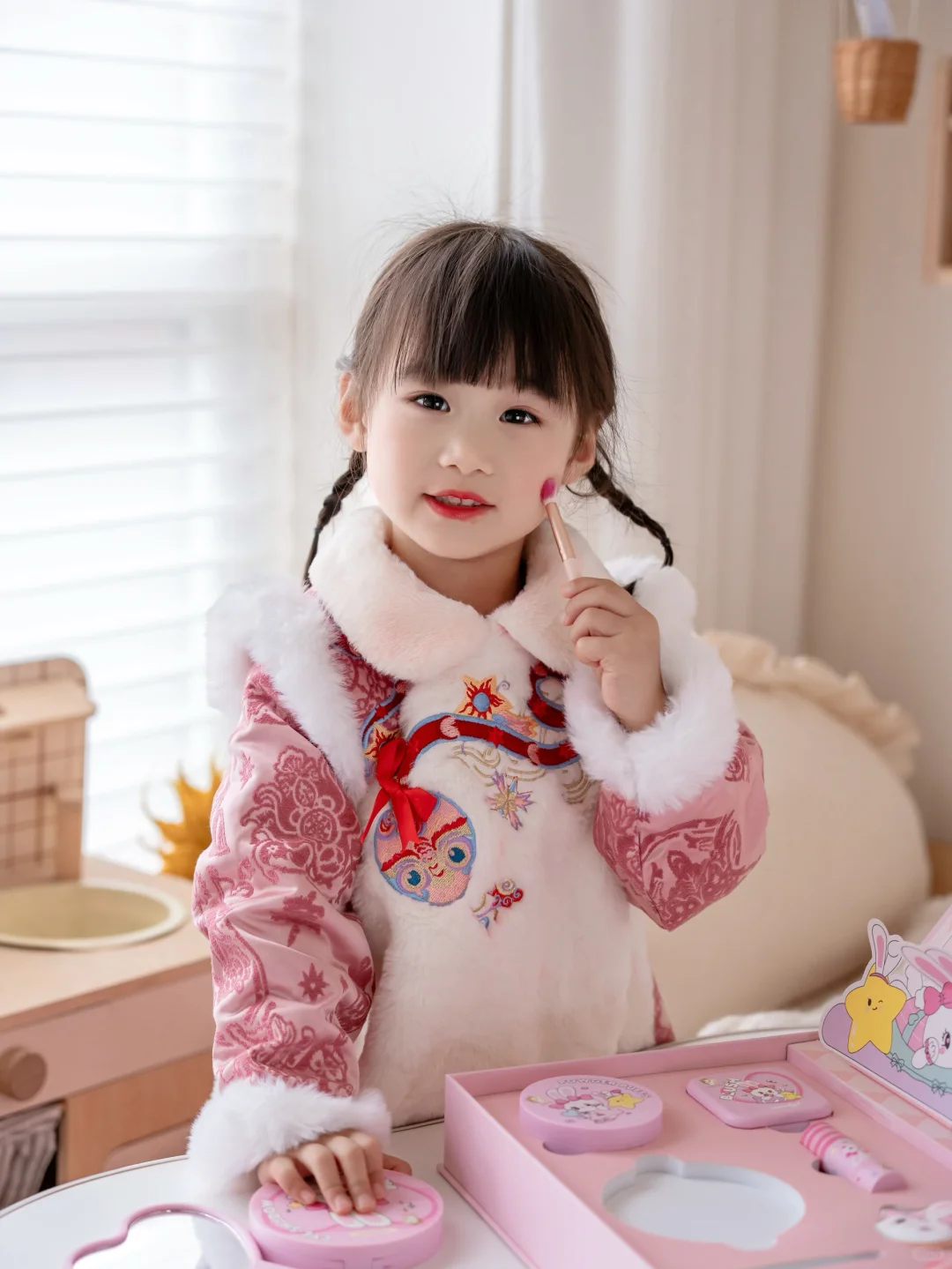 娃的爱美初体验，这套儿童彩妆我能吹爆它！