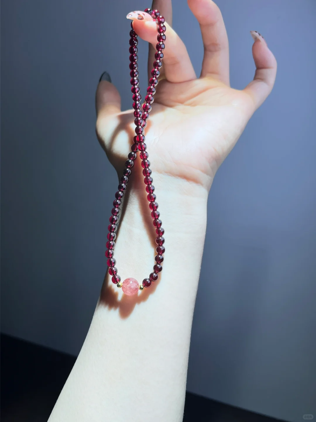 救命！原来这么多女明星（图2-3）都爱戴石榴石