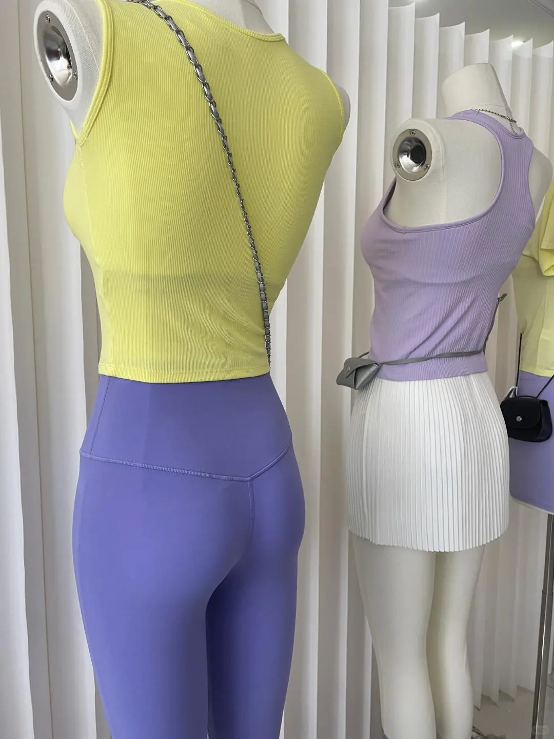 被紫色黄色白色瑜伽服美晕了！