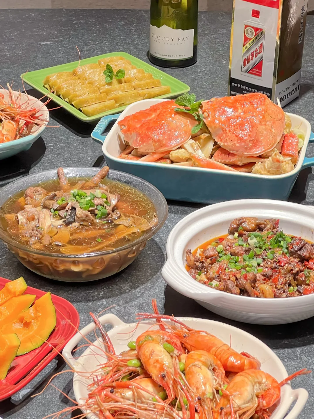 跟美女邻居们的家庭聚会