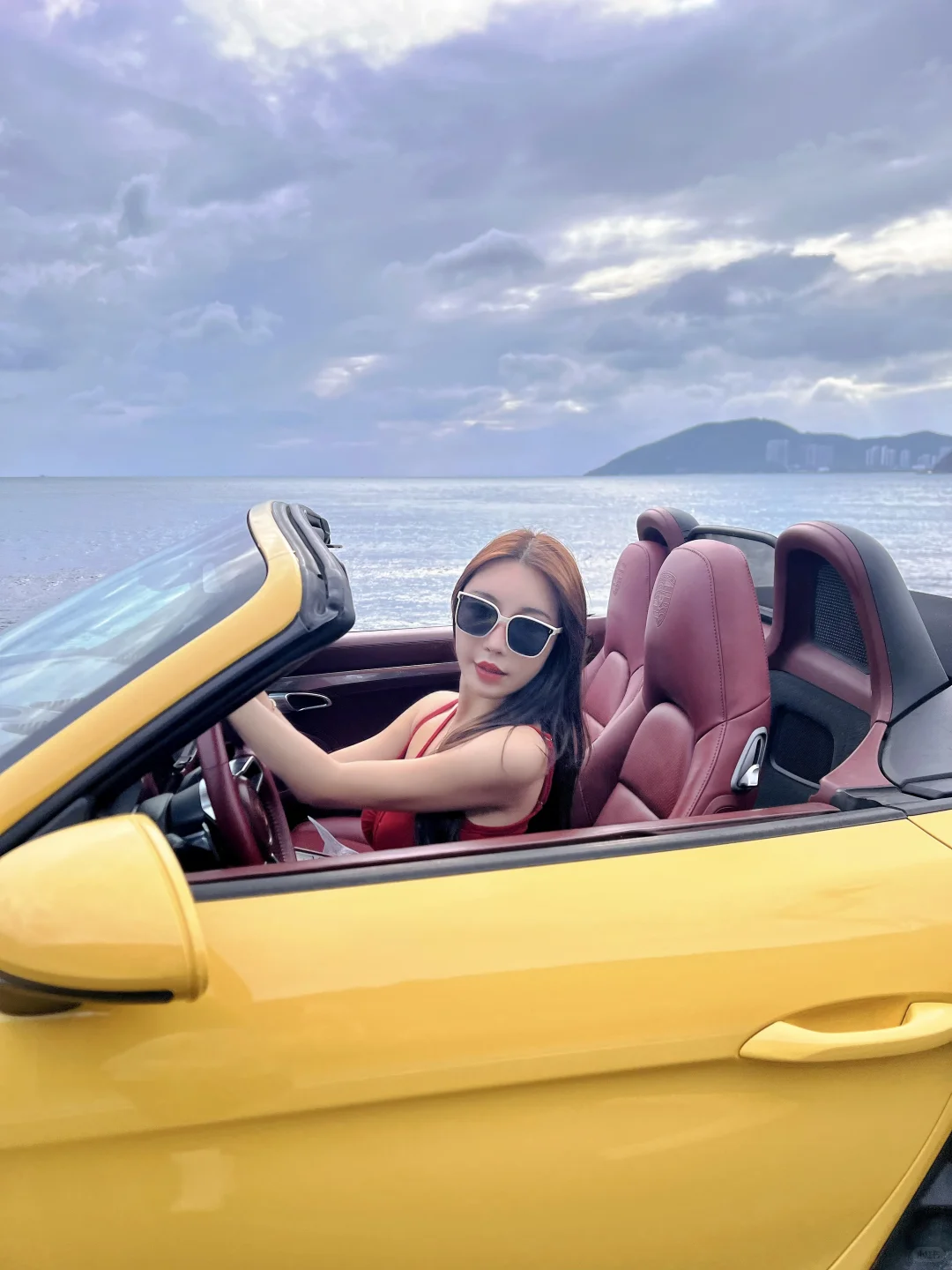 谁说开不了跑车的辣妹？！