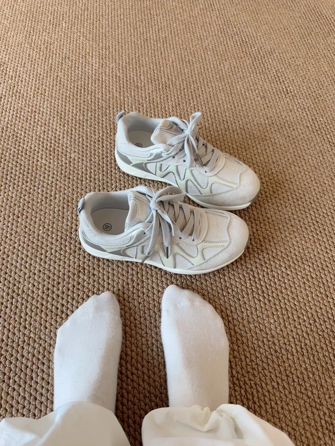 我的鞋柜一角，鞋子太多啦～