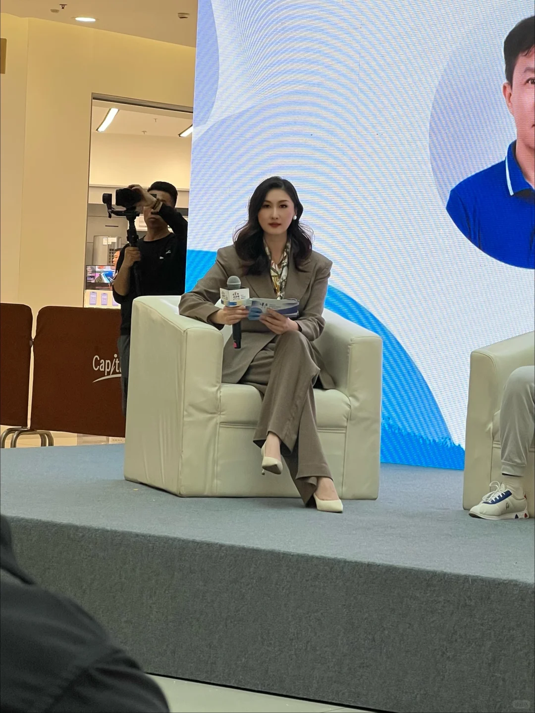 职场日常🎤早班主持人穿搭～还得是套装好看！