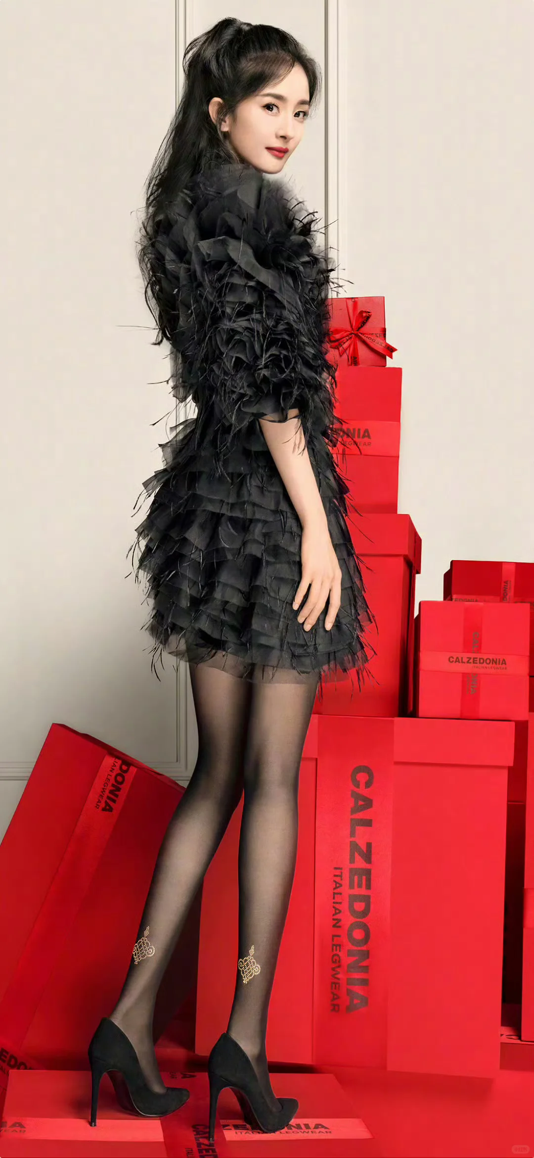 杨幂穿黑丝的模样，那真是风情万种