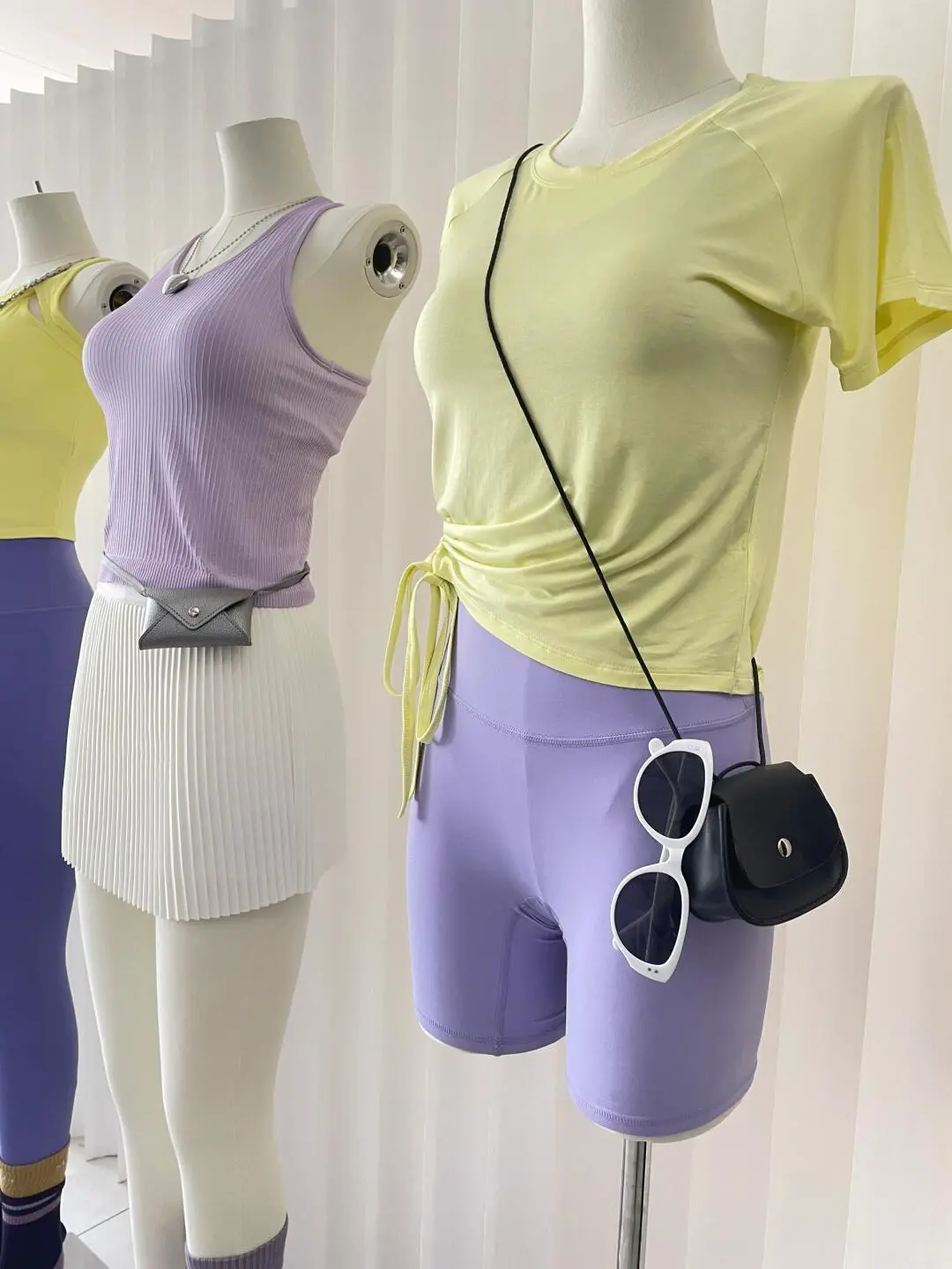 被紫色黄色白色瑜伽服美晕了！