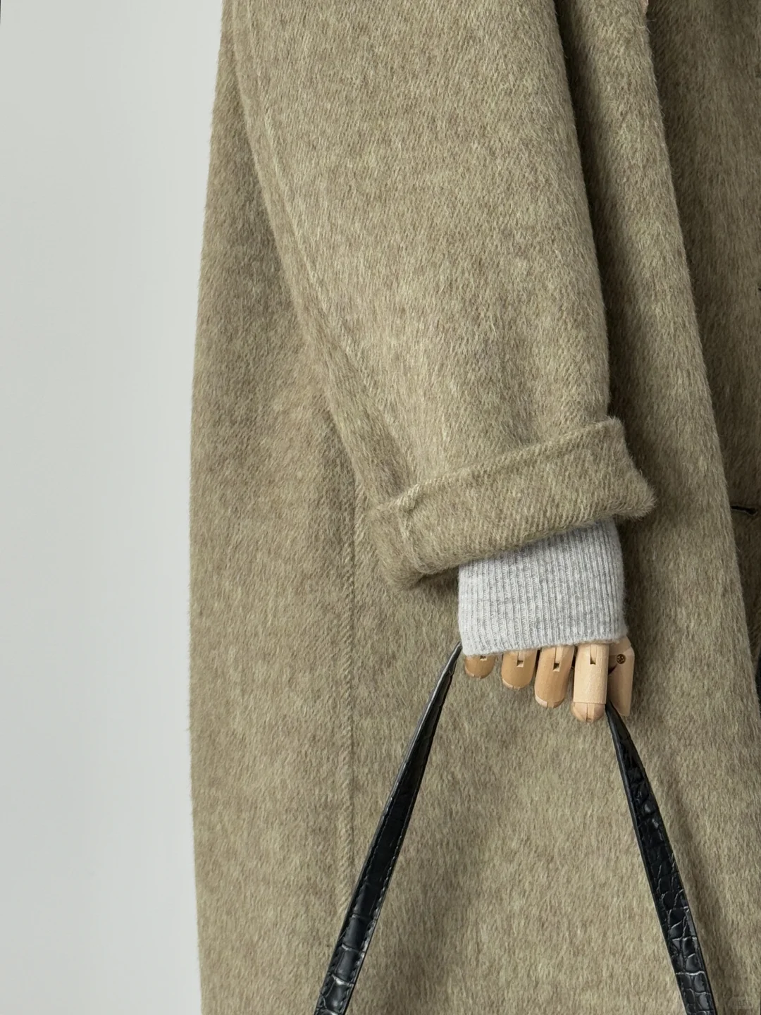 这件橄榄绿大衣的慵懒感~早八晚五很解压