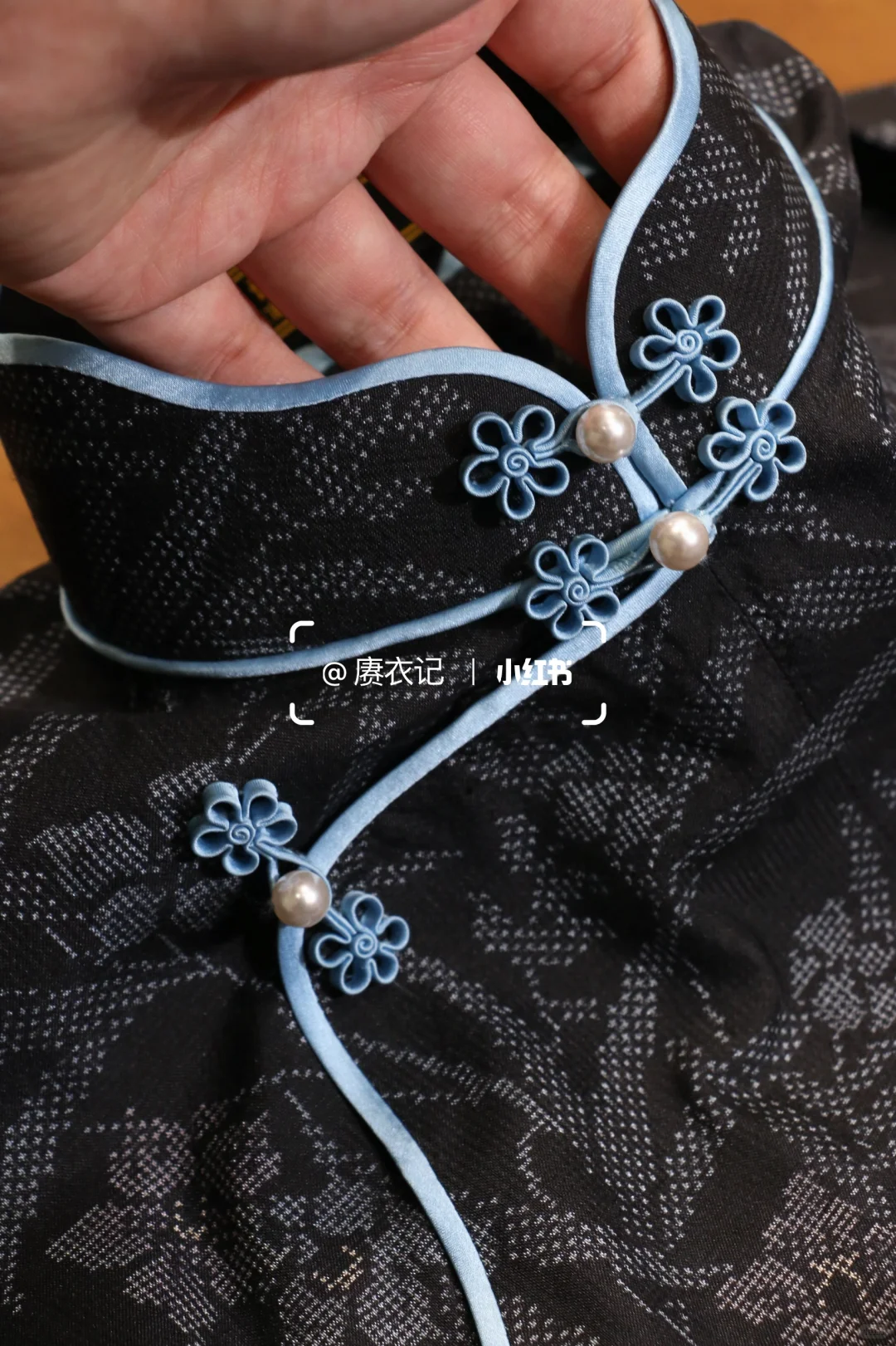 可可爱爱的倒大袖旗袍