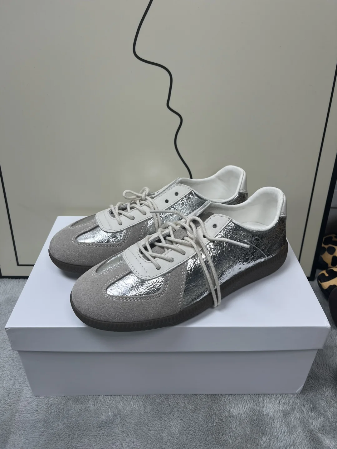 百搭休闲鞋 经典德讯～银色系女鞋