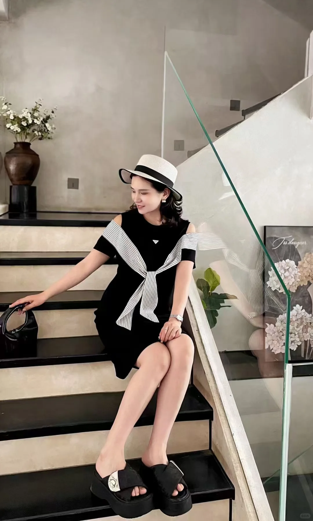 午后的闲暇时光，城市中的优雅漫步