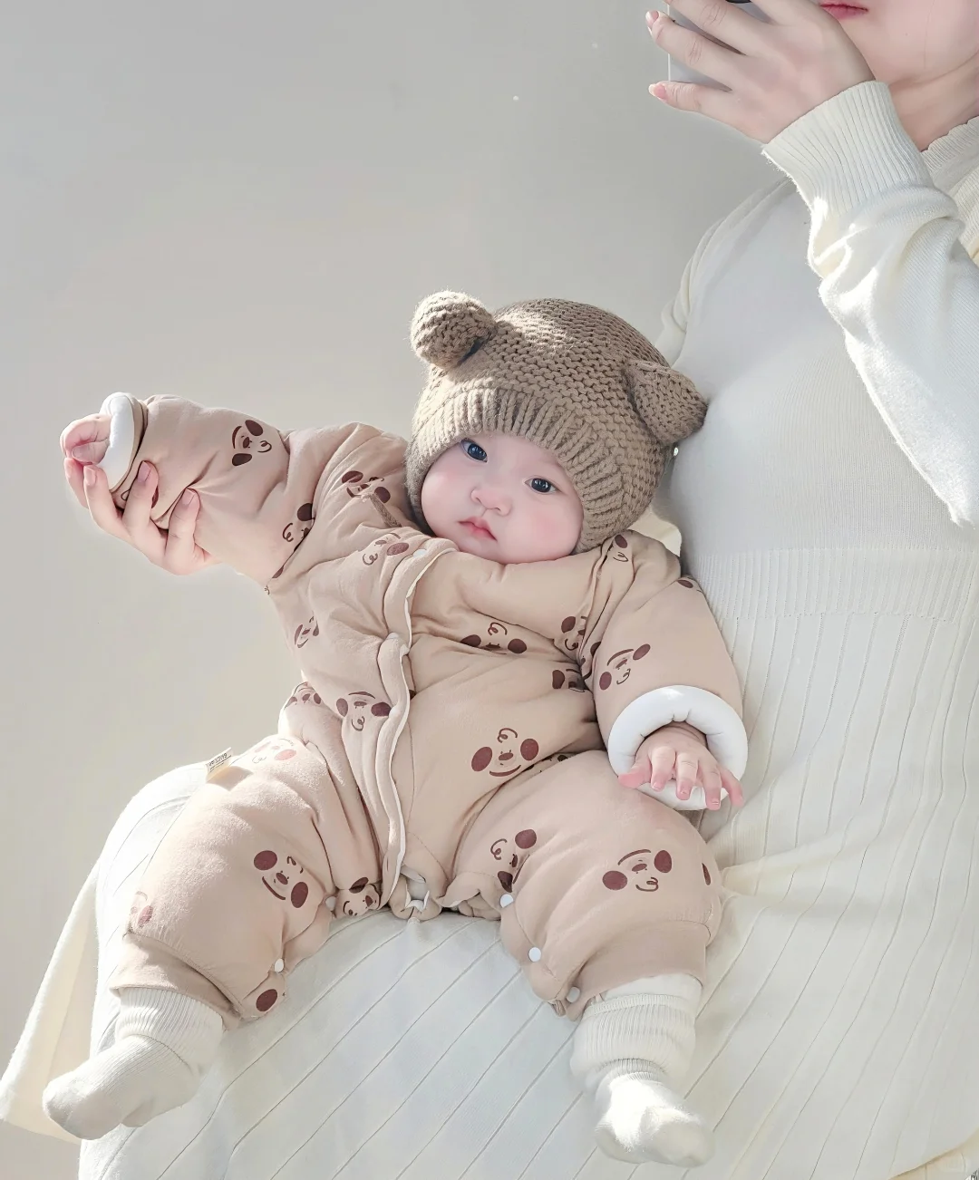 6月龄娃实现“穿衣自由”