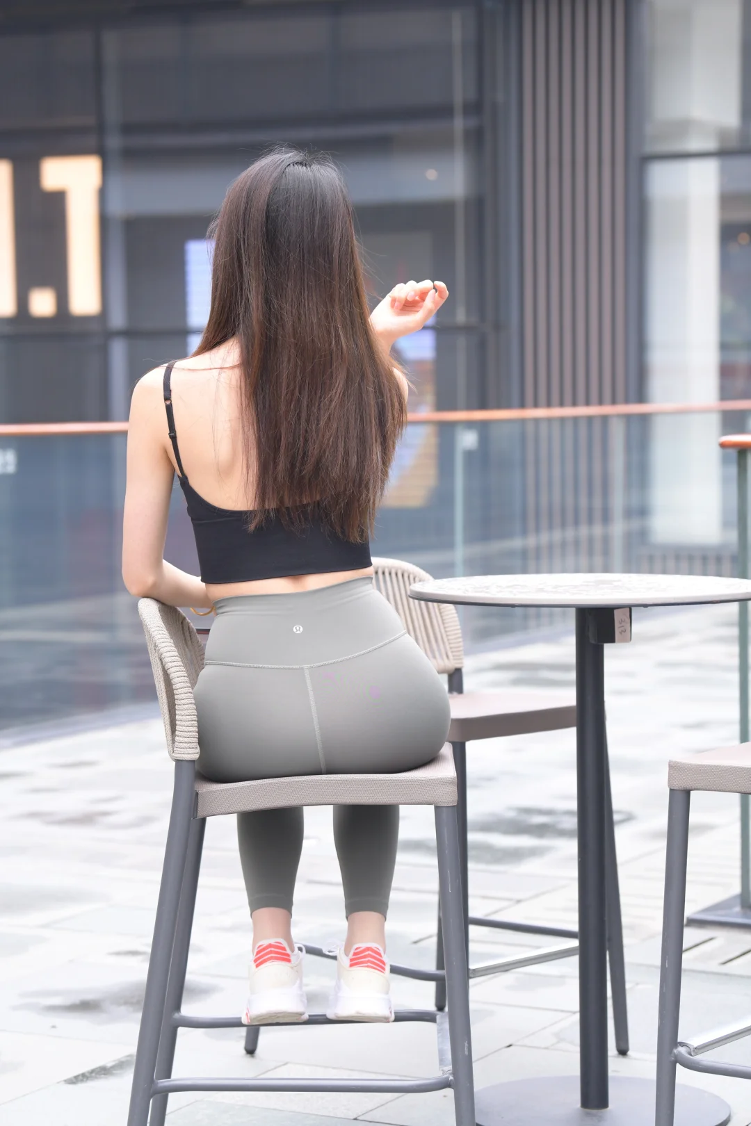 街拍美女——瑜伽裤穿搭