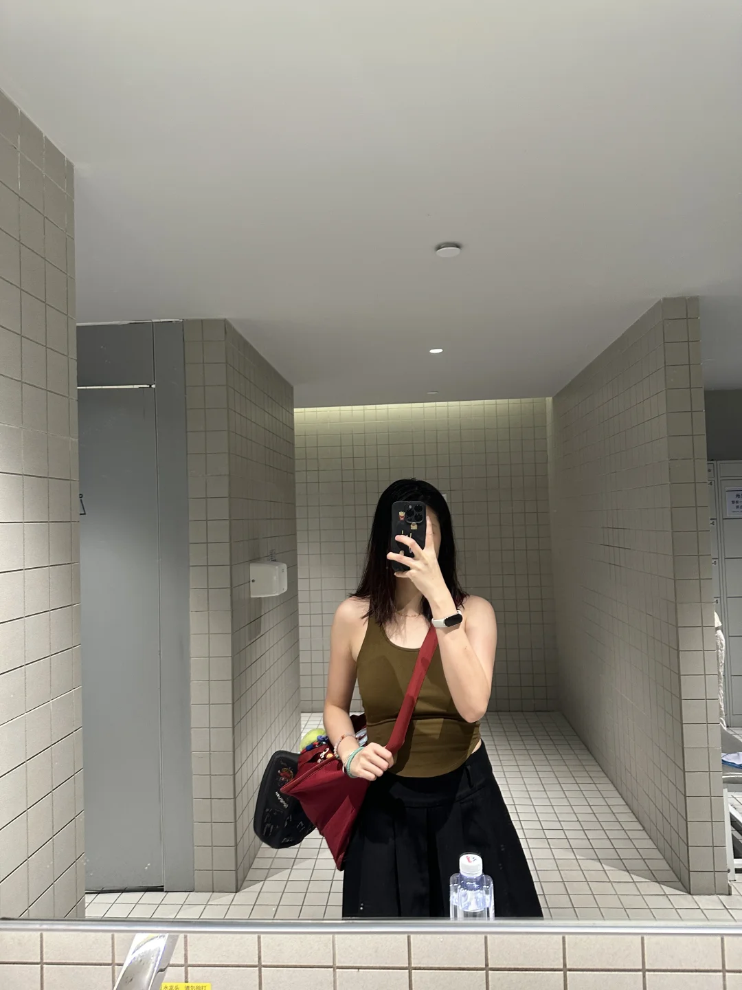 跳入泳池的那刻，快乐加倍～