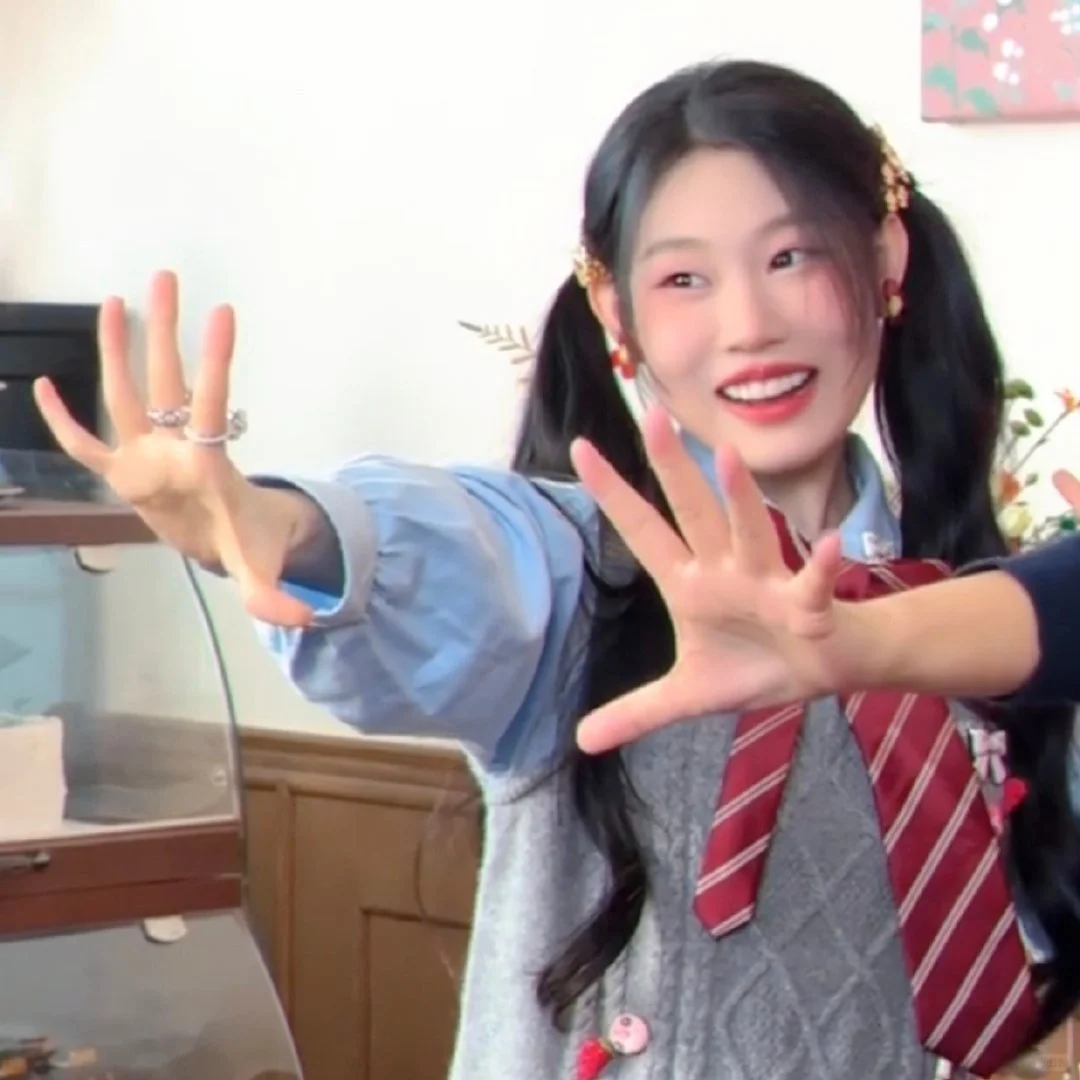 谁懂啊！沈佳润这组甜妹图直接把我甜晕了