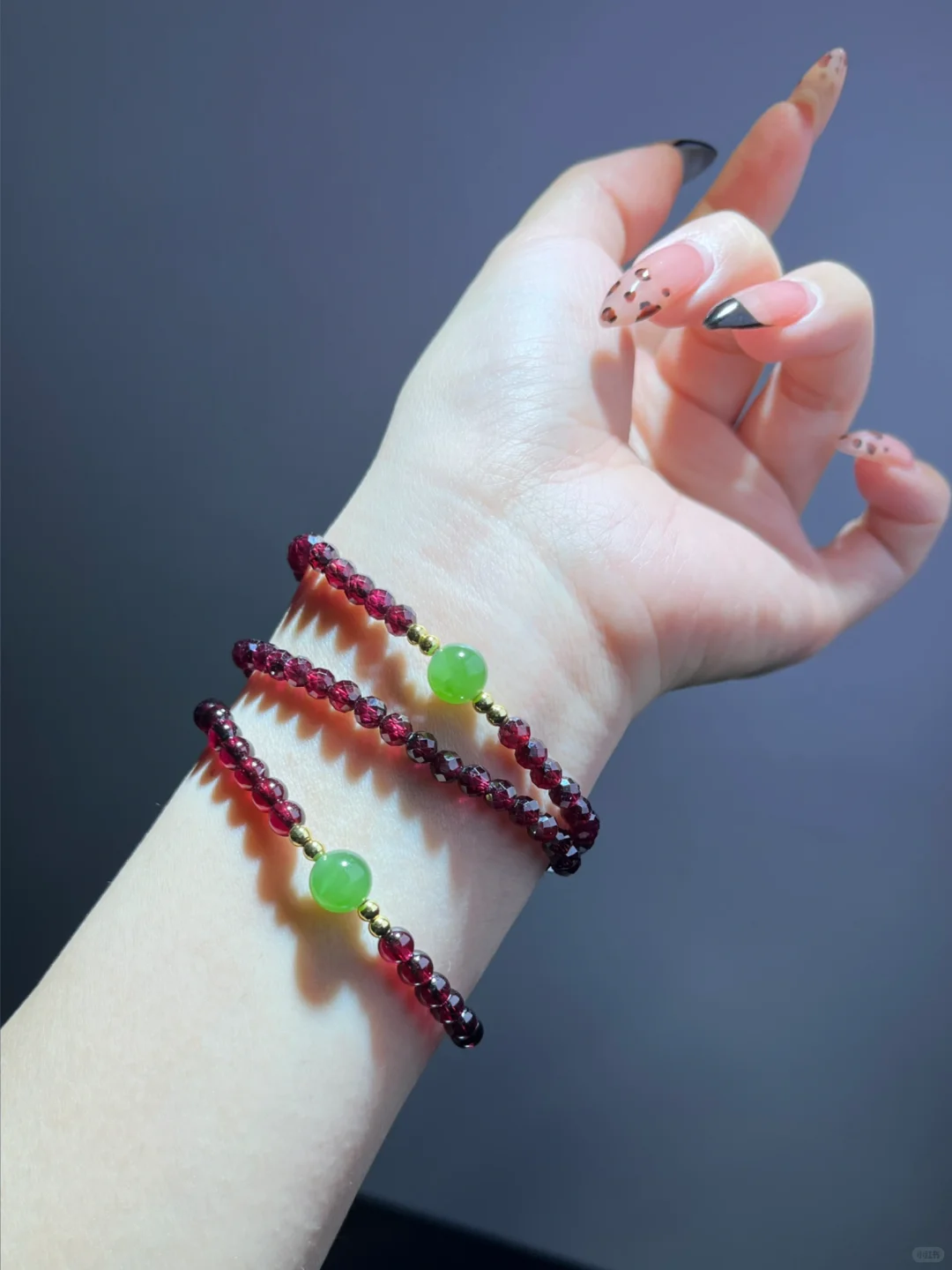 救命！原来这么多女明星（图2-3）都爱戴石榴石