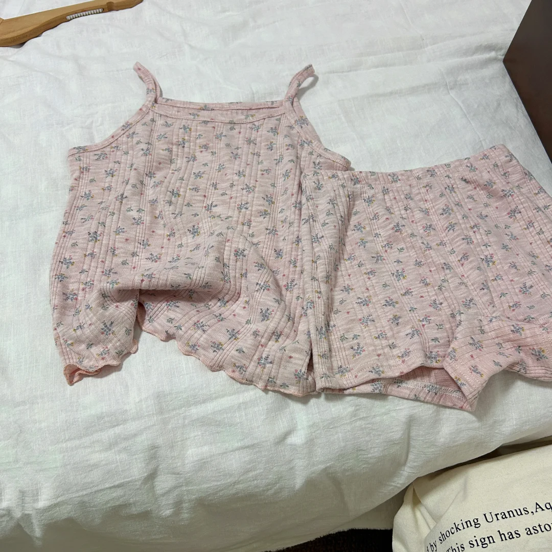 给女儿做几件夏天的小吊带