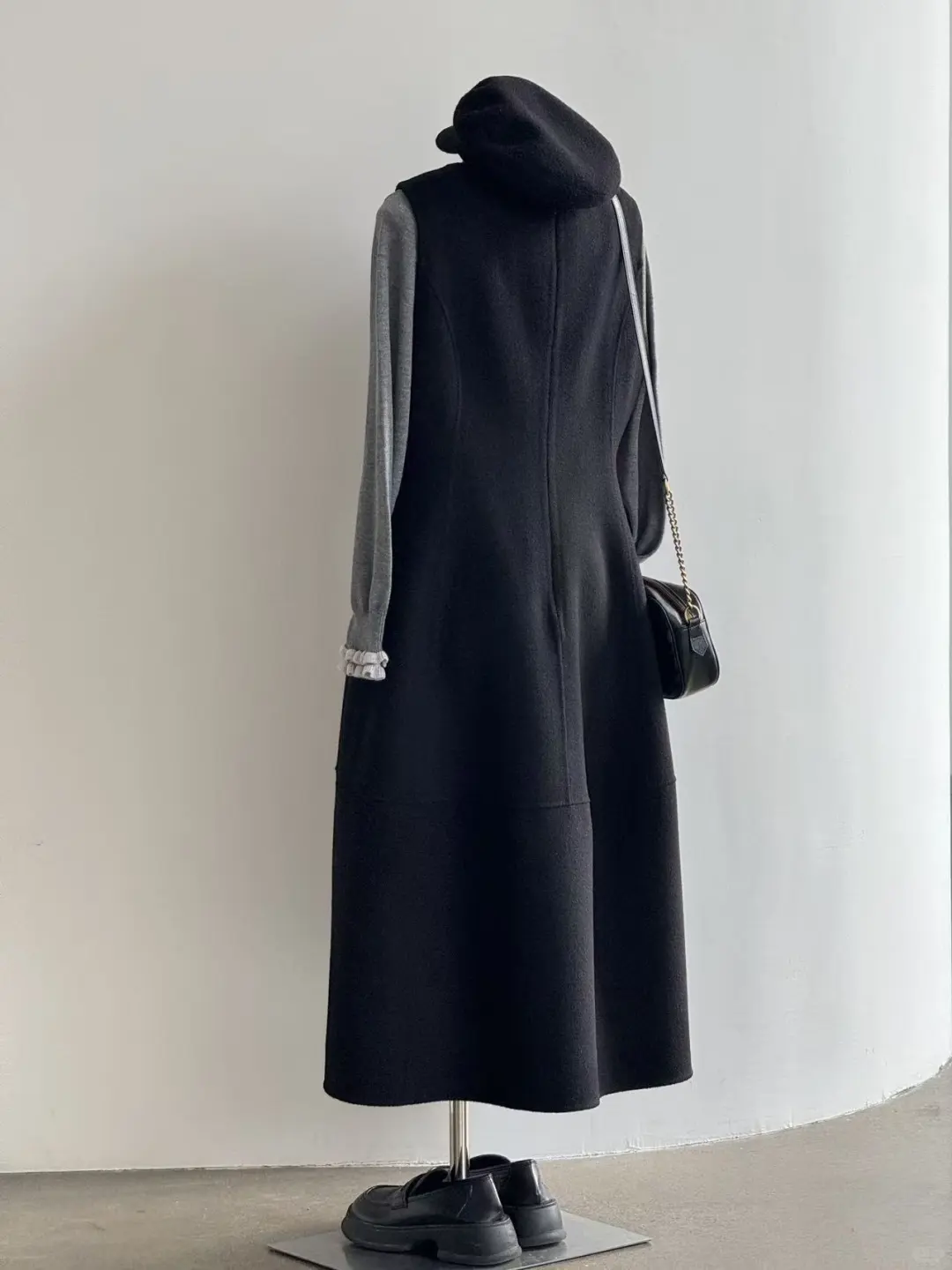 秋冬就爱穿背心裙🖤小黑裙的氛围感绝了