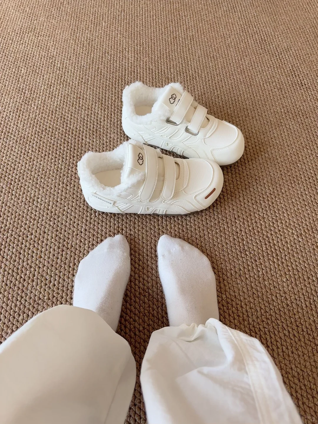 我的鞋柜一角，鞋子太多啦～