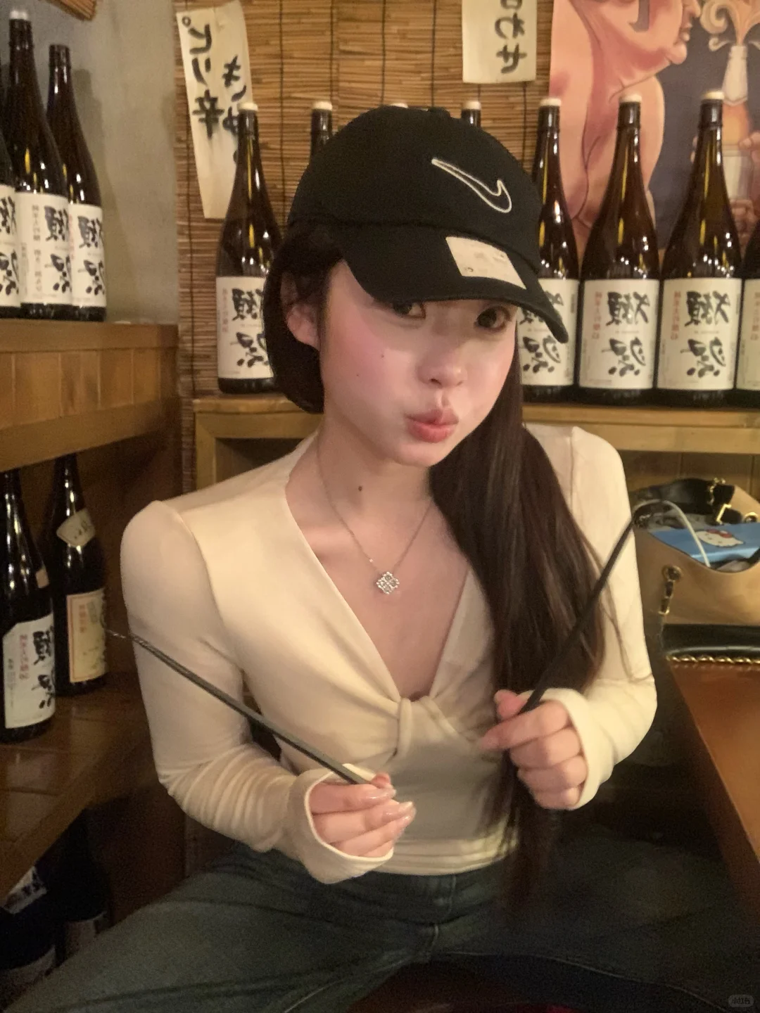 脱掉外套也是精致女人