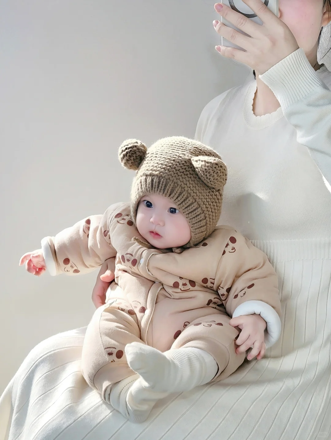 6月龄娃实现“穿衣自由”