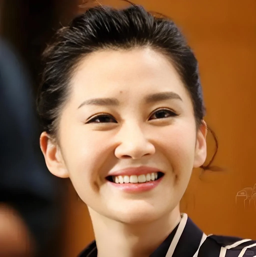 许晴是喝了「岁月暂停水」吧！🍷53岁美成行走