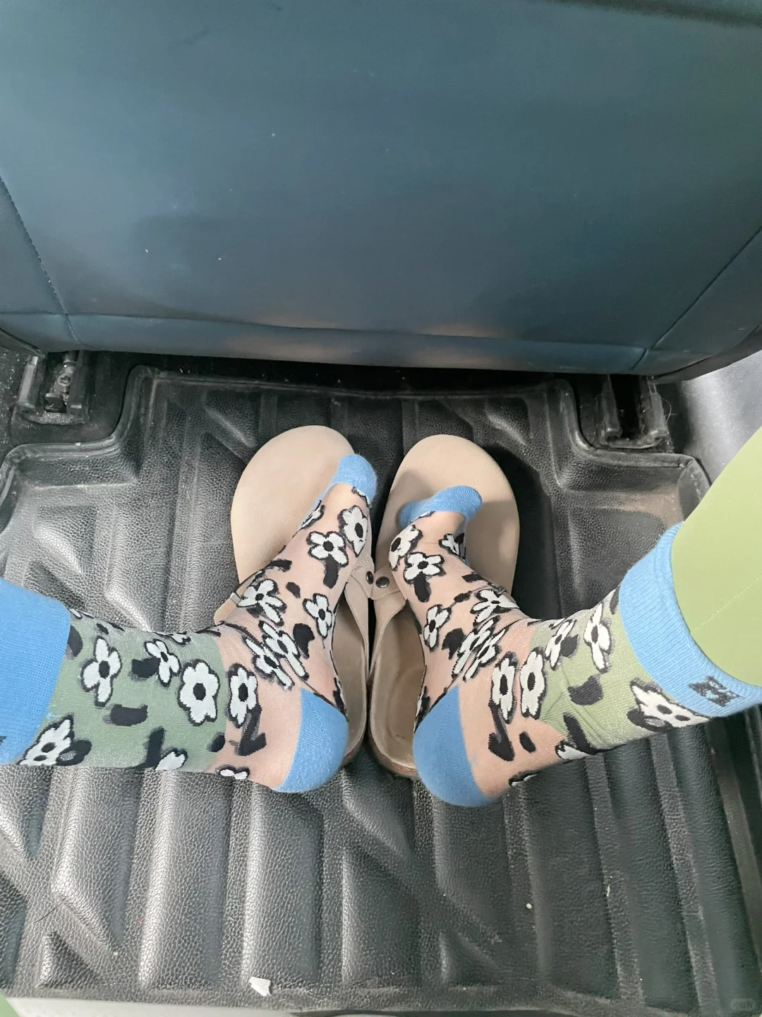 瑜伽裤配水晶袜