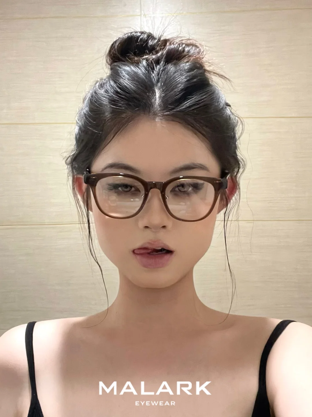 当方圆脸学会使用骨相配眼镜