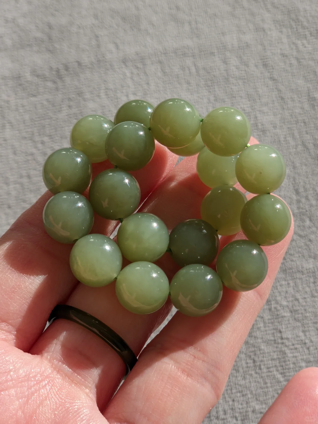 出闲置和田玉青黄口青梅牛油果绿手串卡10女