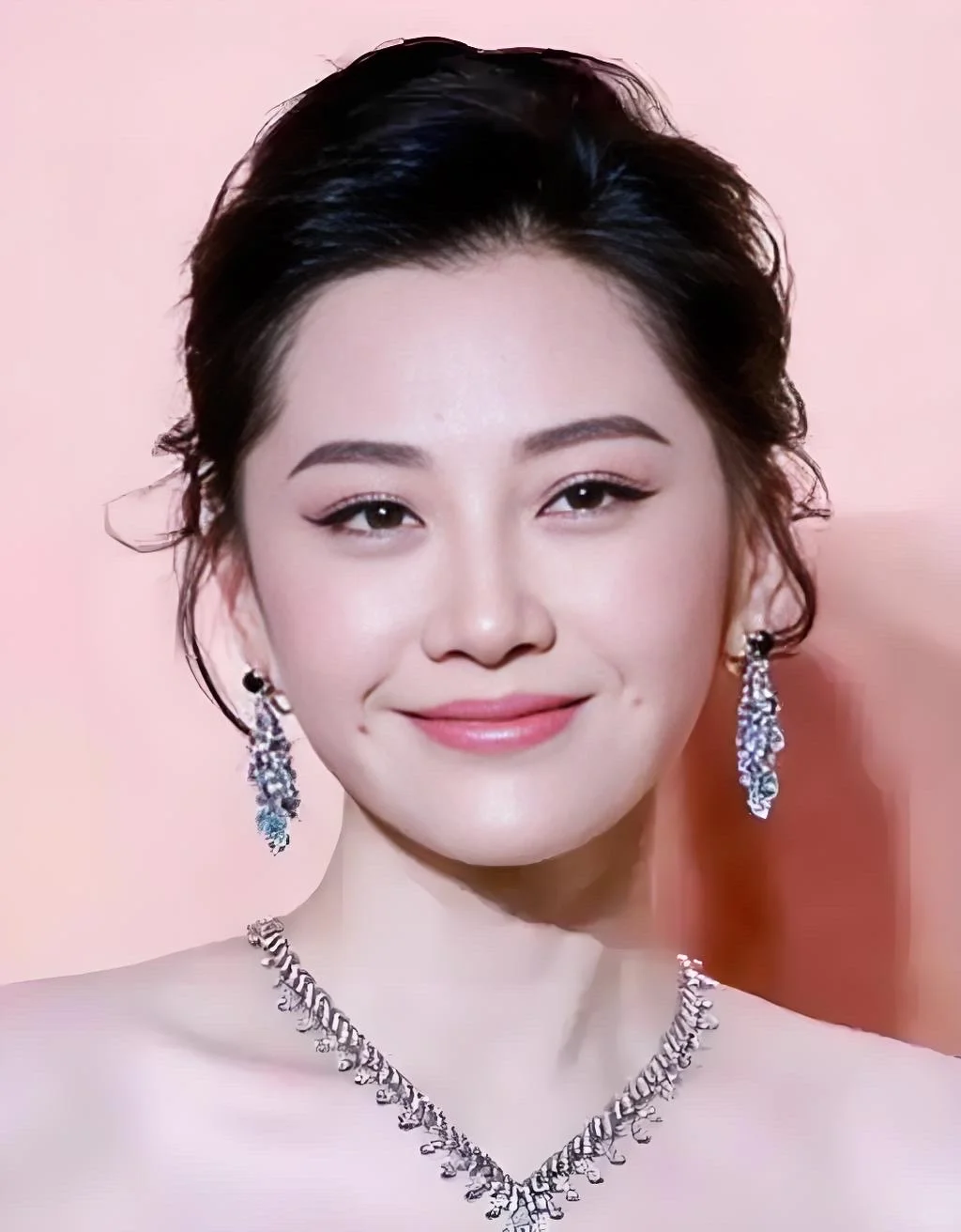 许晴是喝了「岁月暂停水」吧！🍷53岁美成行走