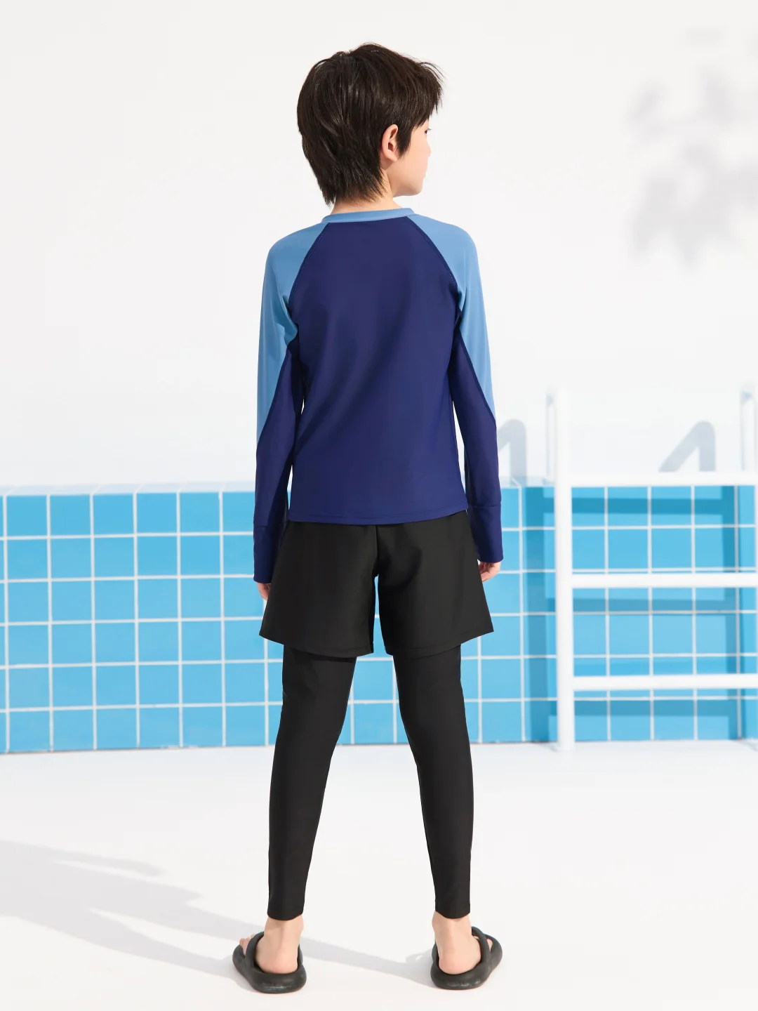 青少年游泳训练泳衣！这件真的很酷啊！