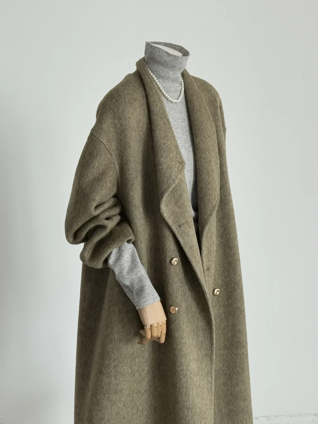 这件橄榄绿大衣的慵懒感~早八晚五很解压