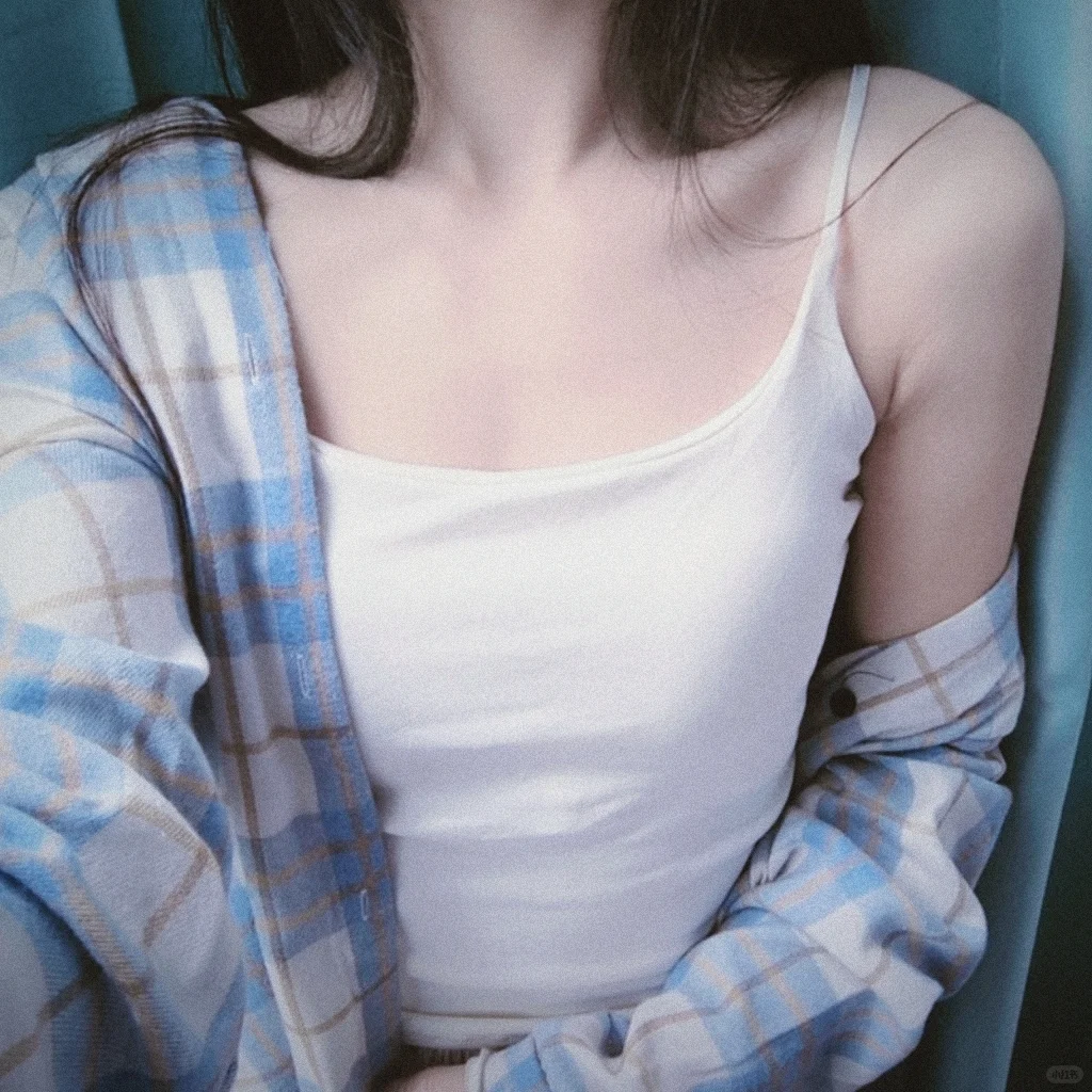 天噜啦✨终于穿上不透显瘦的白色吊带