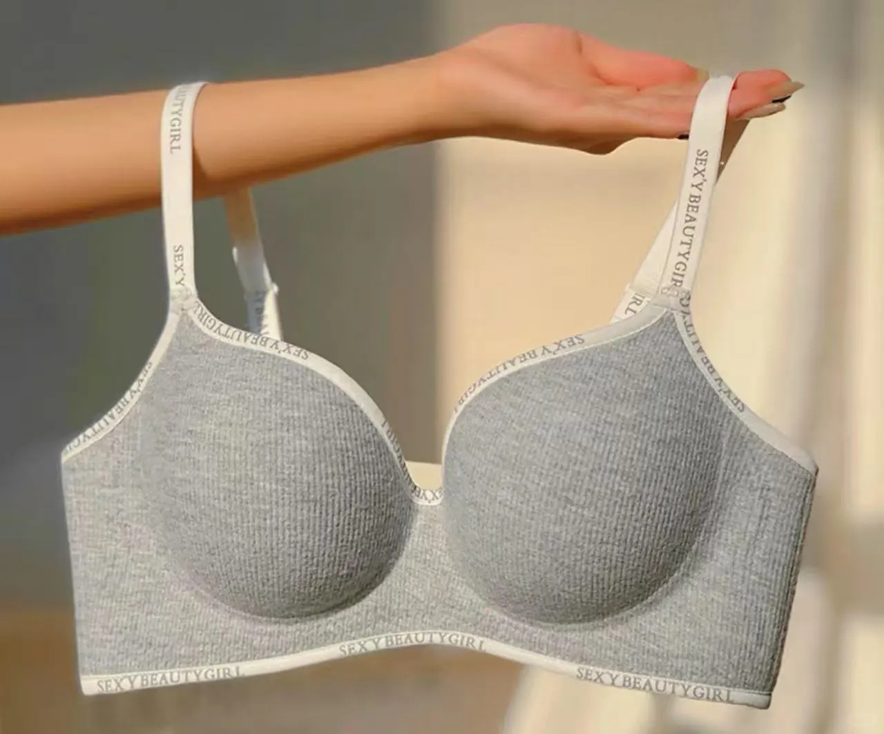 小胸女生的曲线救星！聚拢显腰细内衣