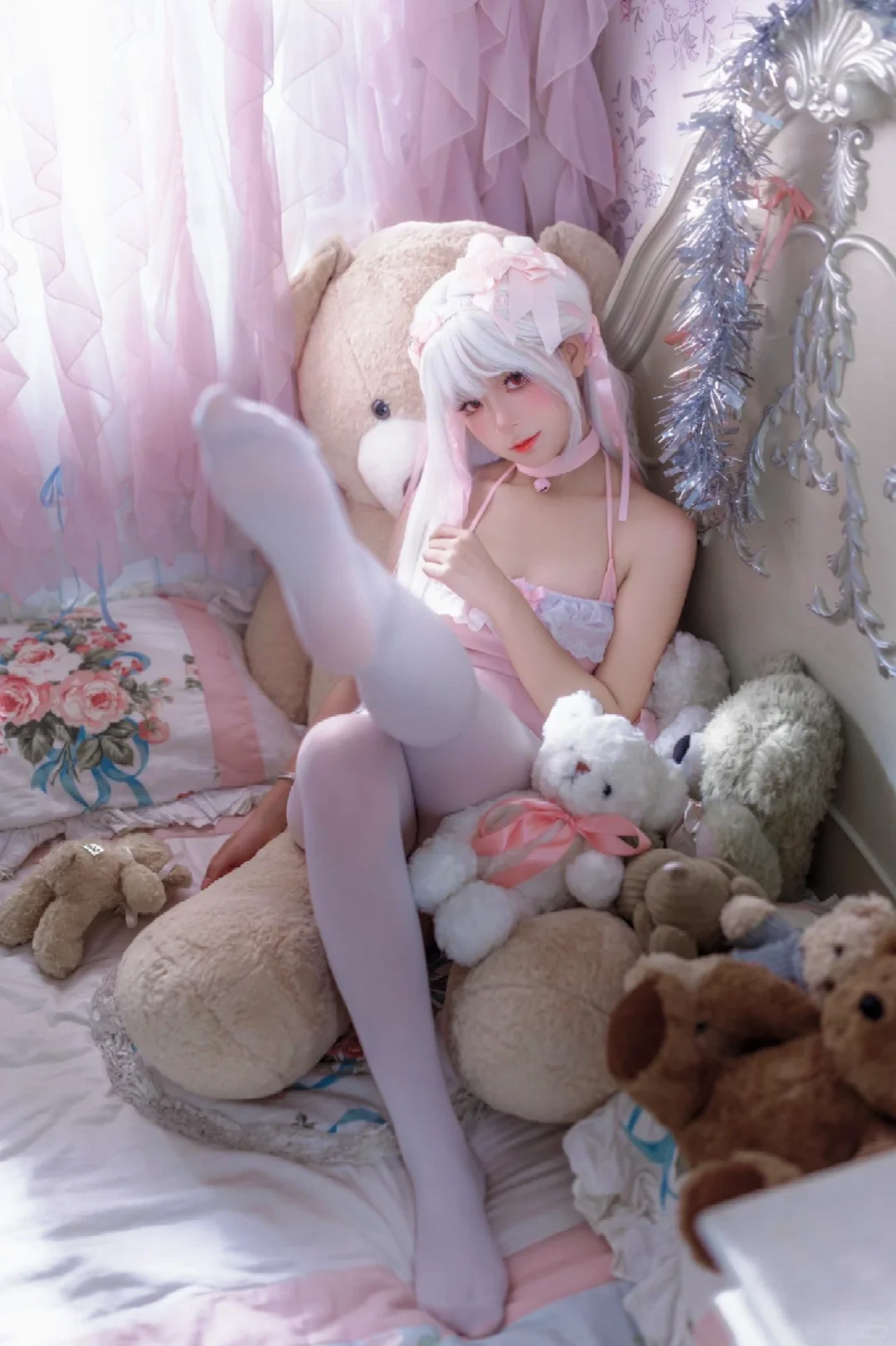 包裹丰腴的兔兔cos：蜜桃弧线Q弹小蛮腰