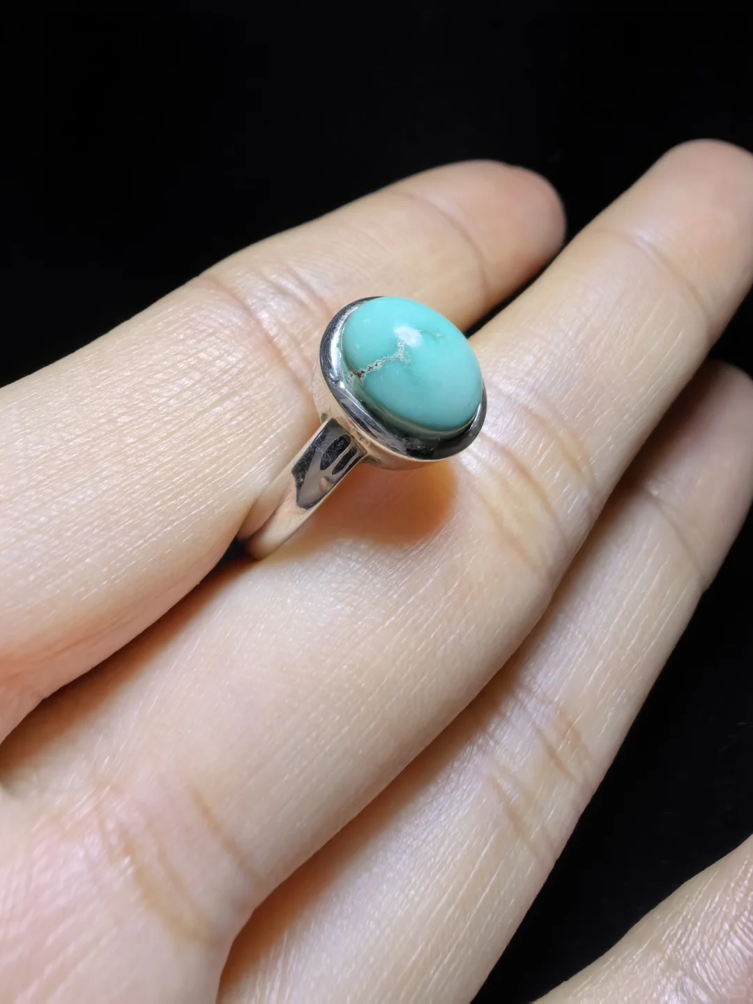 纯天然原矿绿松石高瓷蓝女戒，清新淡雅，精