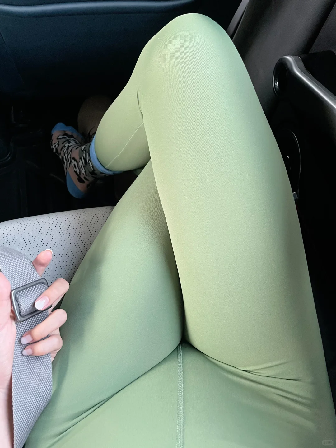 瑜伽裤配水晶袜