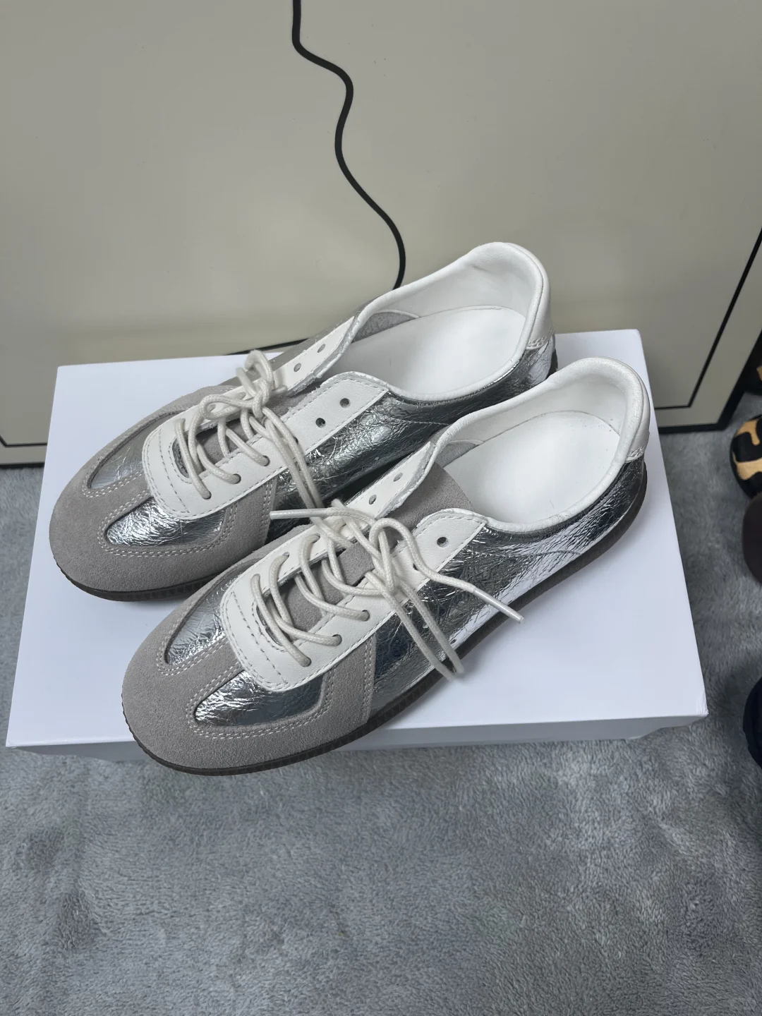 百搭休闲鞋 经典德讯～银色系女鞋