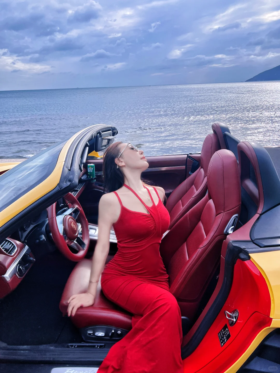 谁说开不了跑车的辣妹？！