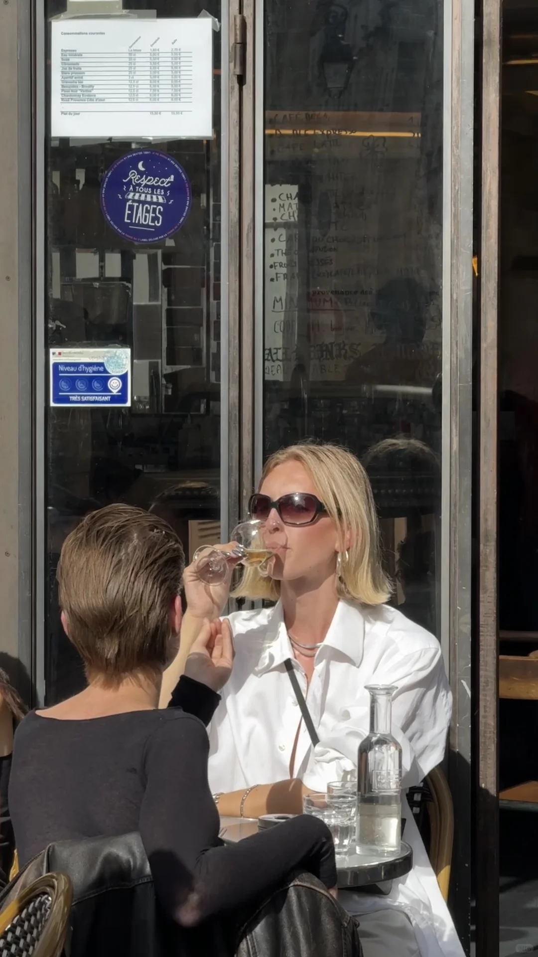 为什么法国女人看起来就是这么从容和自信？